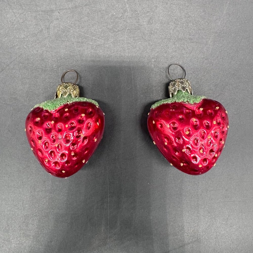 Vintage Glass Strawberry Christmas Ornaments Set Of 2 Czechoslovakia Kitschy - Picture 3 of 8